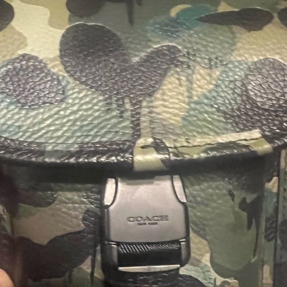Coach Fatigue Slingbag (UNISEX) - Picture 3 of 6